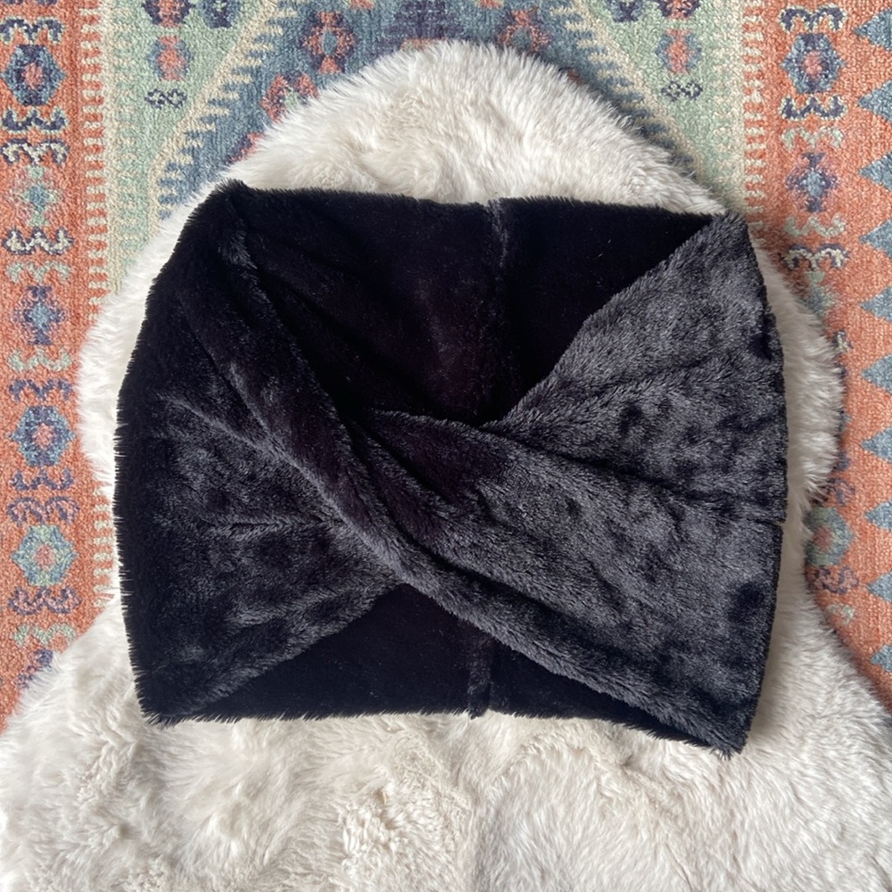 Nordstrom black faux fur snood scarf winter holiday twist front collar scarf